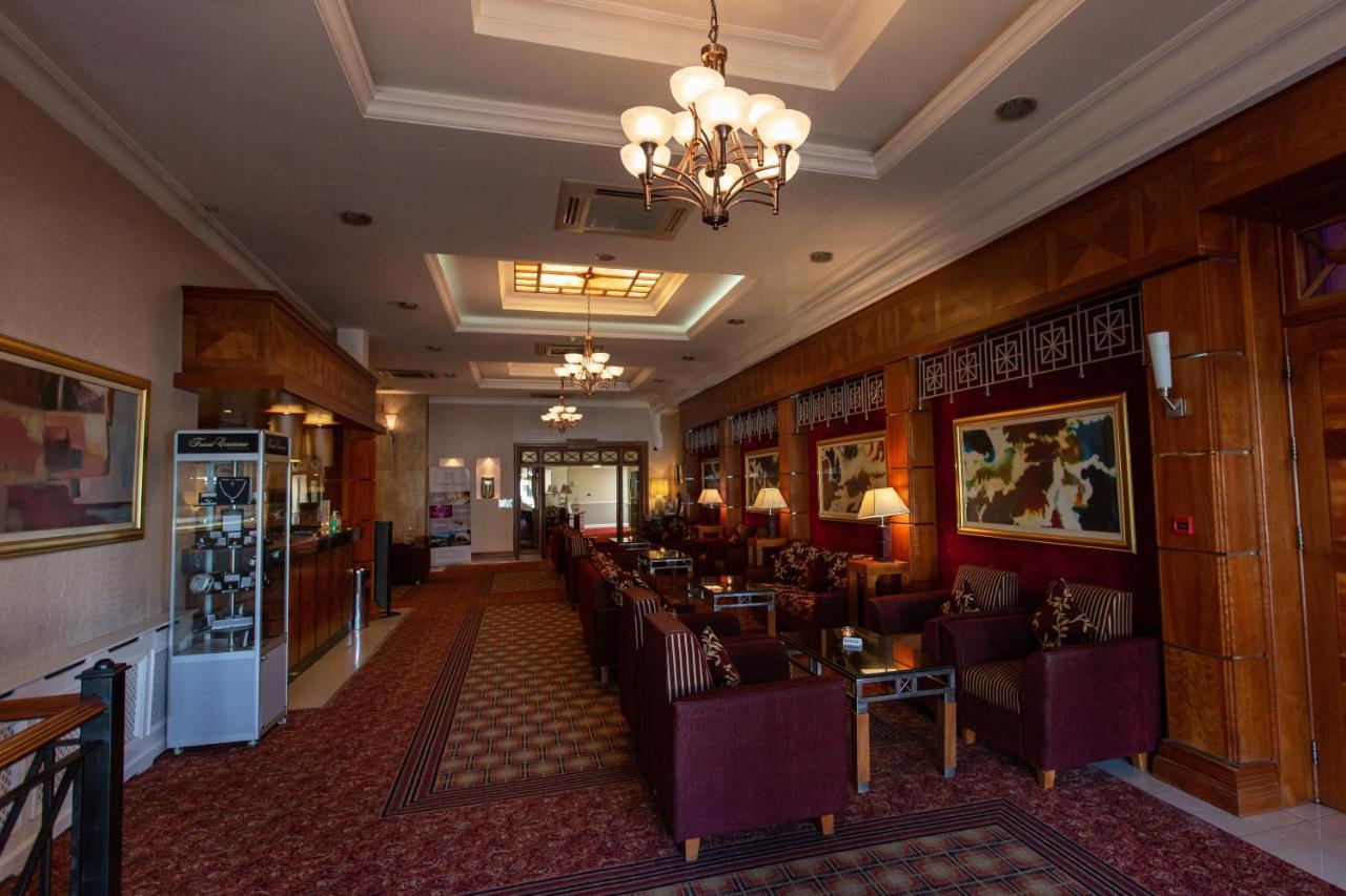 Hamlet Court Hotel Johnstown Bridge ภายนอก รูปภาพ