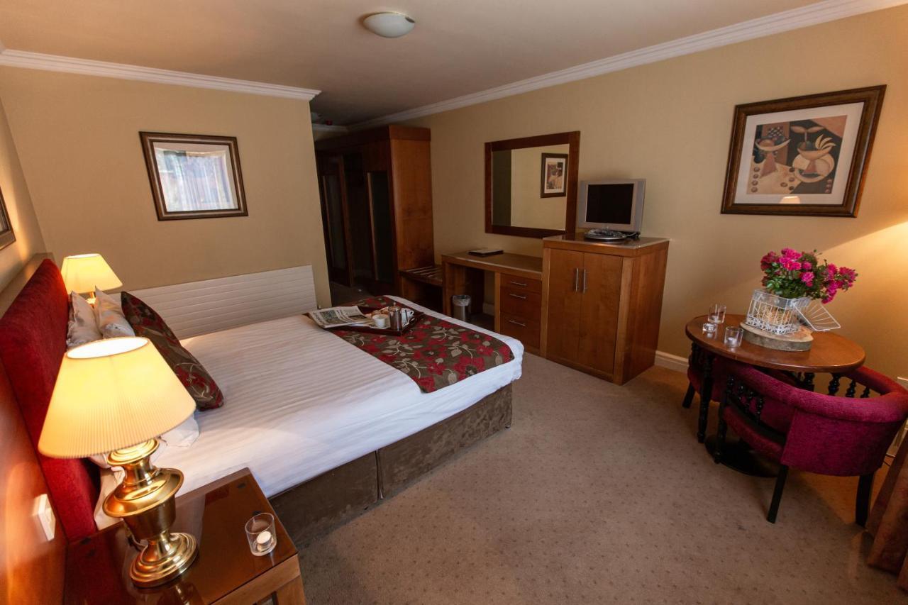 Hamlet Court Hotel Johnstown Bridge ภายนอก รูปภาพ