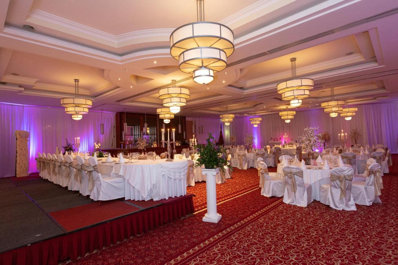 Hamlet Court Hotel Johnstown Bridge ภายนอก รูปภาพ