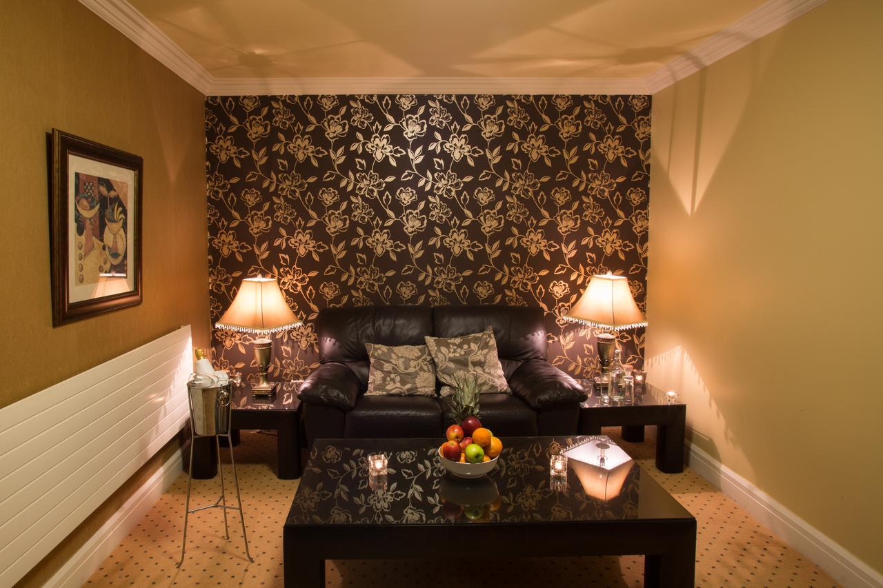 Hamlet Court Hotel Johnstown Bridge ภายนอก รูปภาพ