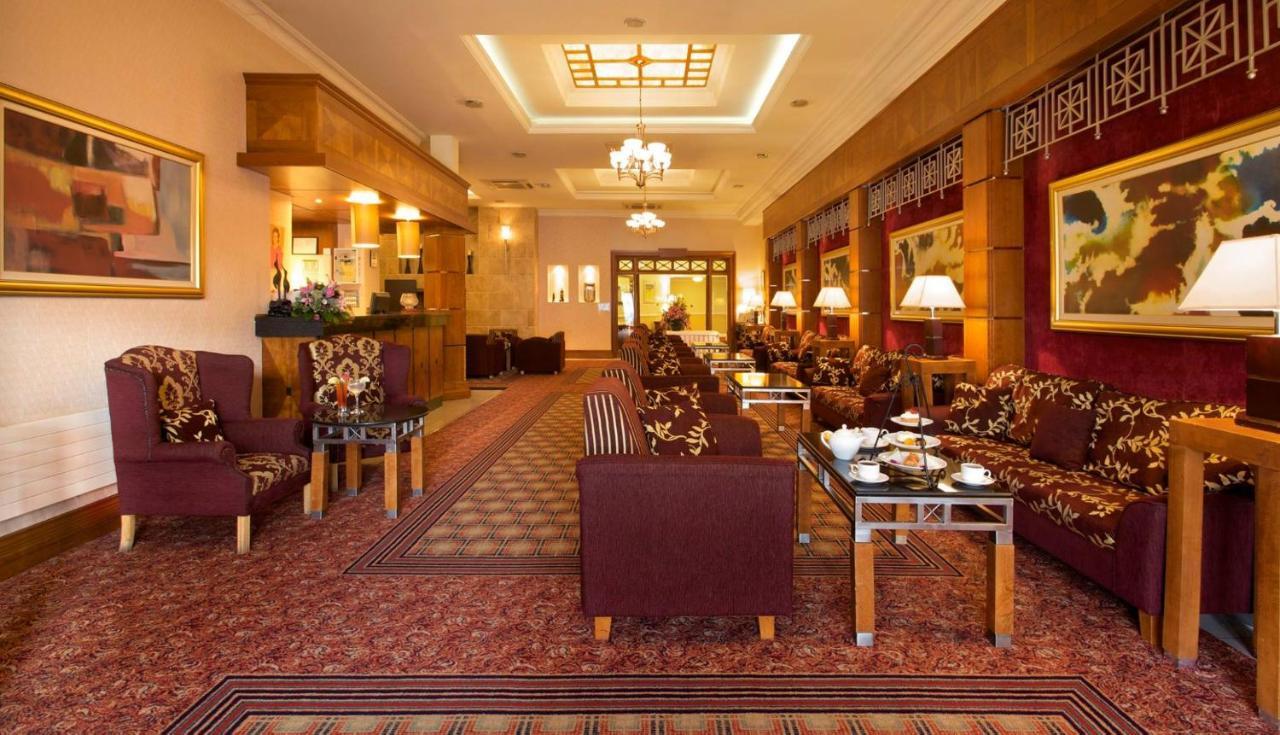 Hamlet Court Hotel Johnstown Bridge ภายนอก รูปภาพ